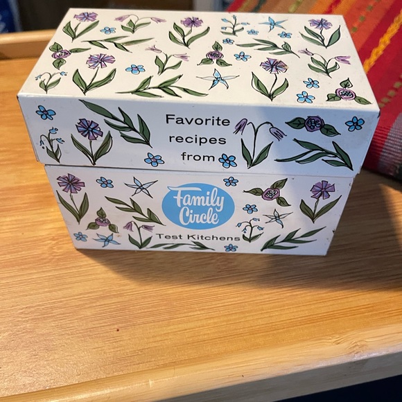 Family Circle metal recipe box - Picture 4 of 14